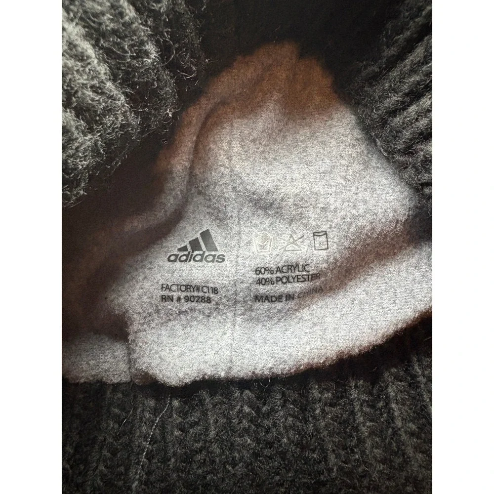 Adidas‎ Winter Beanie Hat Pom Top